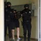 A rendőrség tavaly május óta kereste Arjan Rečkovićot és Tarik Muminovićot, amikor a hatóságok szerint megpróbálták meggyilkolni a már elhunyt Igor Nedovićot Podgorica City Quarter negyedében. A gyanú szerint Rečković maga ölte meg őt ugyanazon év júliusában Stari Gradban, a házának bejárata előtt. A képen Miloš Marković letartóztatás látható, ellene korábbi gyilkosság miatt volt érvényben nemzetközi elfogatóparancs (Forrás: Vijesti)