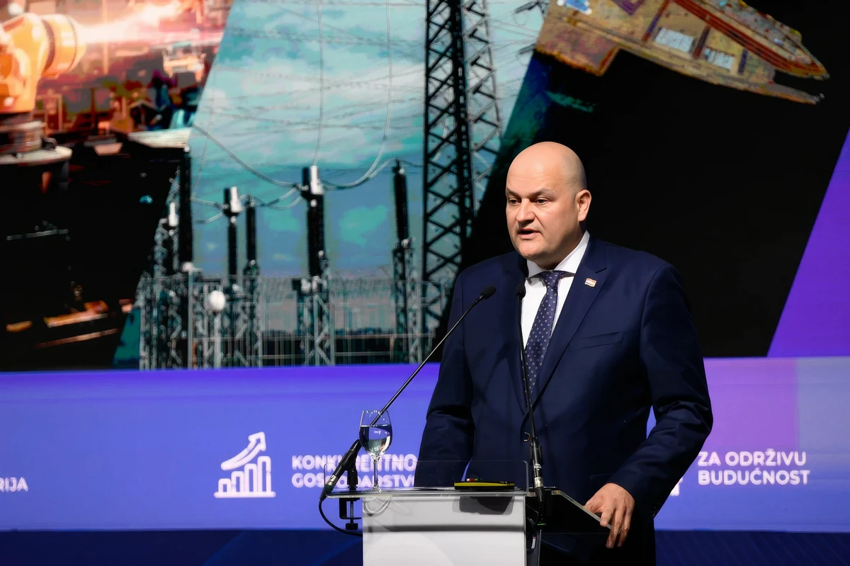 A horvát karaván halad, bemutatták az új nemzeti iparfejlesztési tervet 4 Ante Šušnjar horvát gazdasági miniszter szerint a 2027–2034 közötti nemzeti iparfejlesztési terv célja a horvát gazdaság versenyképességének növelése, a magasabb hozzáadott értékű termelőipar fejlesztése és a hosszú távú fenntartható növekedés megalapozása