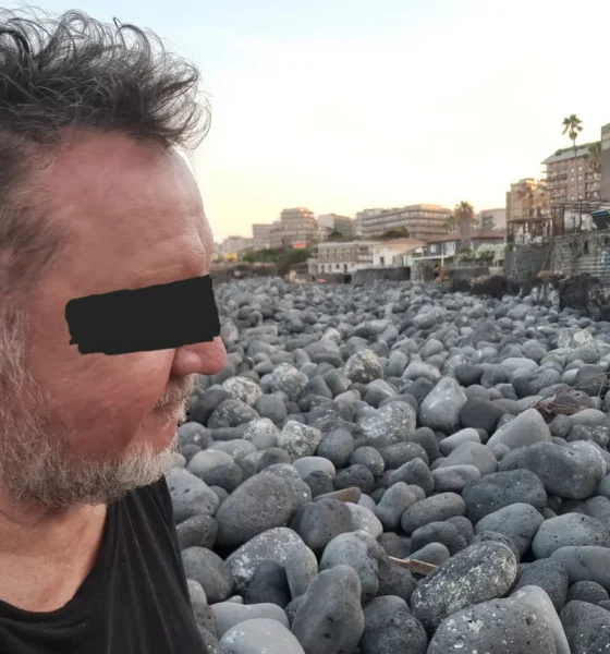 Catania tengerpartja az Etna (nem Zetna!) vulkán sötét ágyúgolyóival