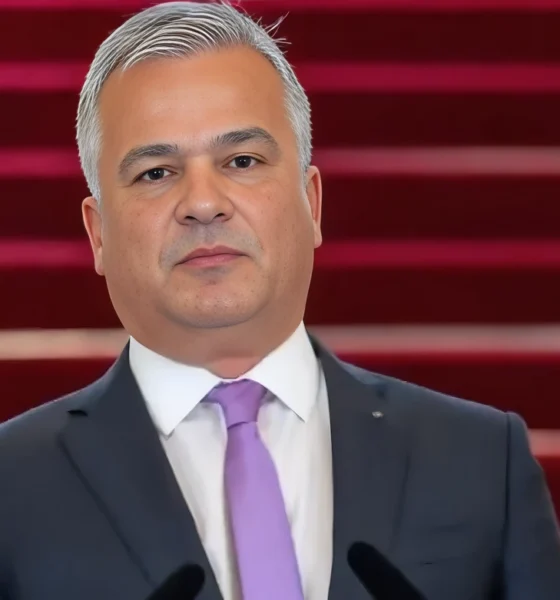Költségvetési szakértő lesz az új miniszterelnök Romániában? A román elnök Adrian Veşteát jelölte miniszterelnöknek. Nicușor Dan szerint Veștea nyugatbarát politikus, a párbeszédre hajló, értékrenddel rendelkező ember, aki hosszú ideig dolgozott költségvetésekkel, de ő már nem technokrata