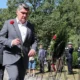 Zoki Bond olyasmit talált mondani az antifasizmus szellemében, hogy ha az usztasák okosabbak lettek volna, akkor nem csatlakozik annyi szerb az ellenálláshoz