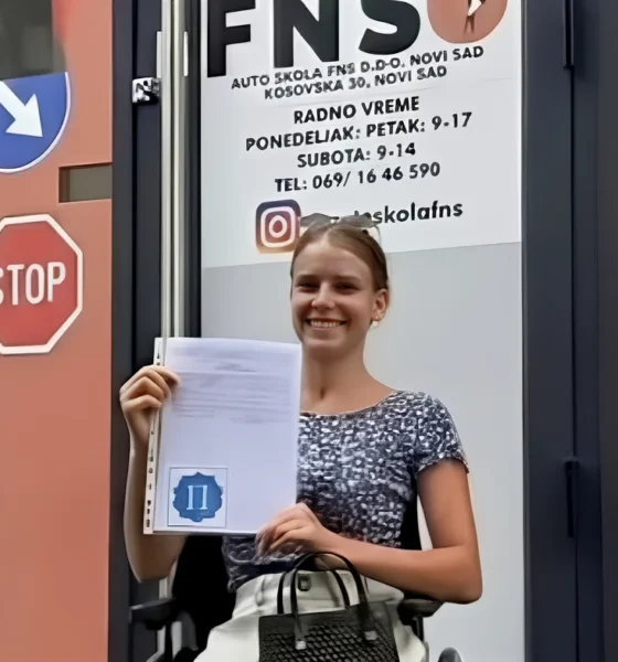 Letette az autóvizsgát az újvidéki tragédia egyetlen túlélője, akinek mindkét lábát amputálták
