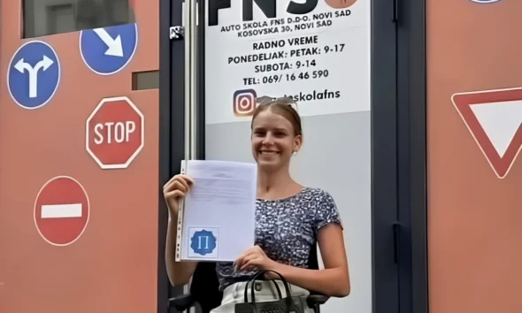 Letette az autóvizsgát az újvidéki tragédia egyetlen túlélője, akinek mindkét lábát amputálták
