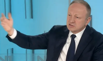"Kezdjük a lényeggel" - mondta Đilas, aki gyakran használja ezt a kifejezést, szóval tessék! "Amikor választások vannak, akkor elindulunk – elkezdünk dolgozni egy Európa-párti koalíció kialakításán. Minden olyan pártnak, amelynek programjában szerepel az EU-tagság, logikusan ennek a koalíciónak a részét kell képeznie" - mondta az ellenzéki vezető
