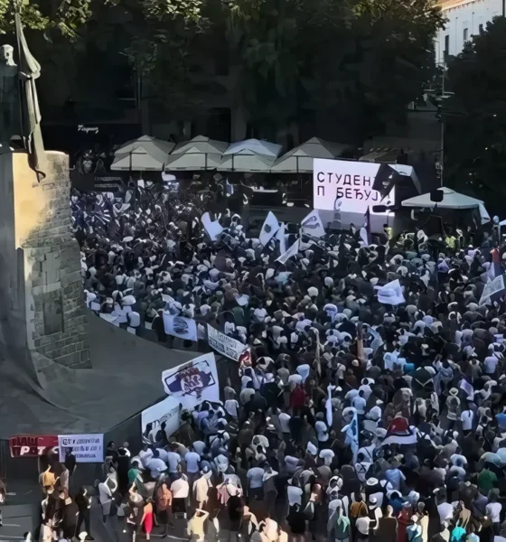 Jó ha ötezren voltak a kraljevói megmozduláson, amelyen "a szerb nemzeti romantika mentén" Koszovó volt a fő témája