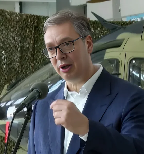 A szerb elnök a batajnicai katonai repülőtéren, gyakran keresi fel a szerb hadsereget