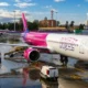 A Wizz Air gépe a belgrádi bázison eső után