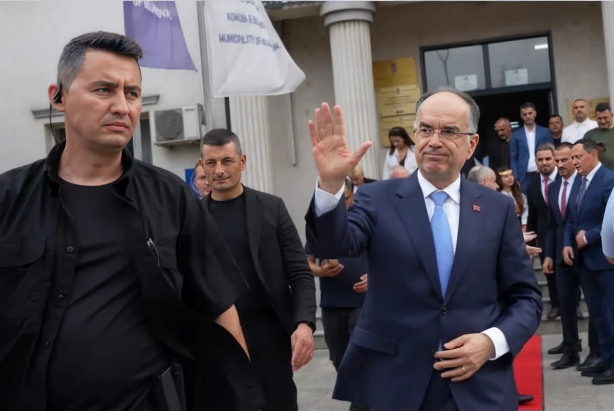 Bajram Begaj albán elnök dél-szerbiai látogatása során Bujanovacba is ellátogatott. Az albán politikai vezetők történelmi jelentőségűnek nevezték a vizitet, amely ismét ráirányította a figyelmet a presevói-völgy helyzetére. (Fotó: Facebook / Arbër Pajaziti)