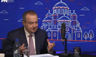 A szerb belügyminiszter a niši rádióban ifiskedett, majd az egyetem befejezése után a Duga hetilapban dolgozott, mielőtt 1992-ben a Szerb Szocialista Párt szóvivője lett, most a hangágyúról is beszélt