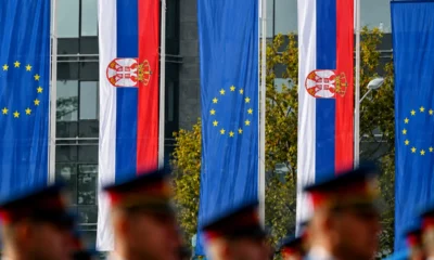 A szerb kormányzat megint elővette az uniós zászlókat, hogy megmutassa Brüsszelnek, hogy a vexillológiában egyre jobban teljesít, és azt hiszi, hogy ennyi elég is a csatlakozáshoz