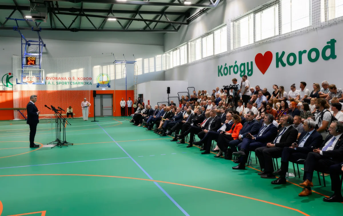 Tarr Horvátországban, a fél horvát kormány fogadta 2 "Egy alig több mint 500 lakosú faluban, Horvátország egyik elnéptelenedő régiójában arra törekszünk, hogy lehetőségeket teremtsünk a fiatalok számára a társasági életre, a sportolásra és az egyéb tevékenységekben való részvételre. A Nemzeti Kisebbségek Operatív Programjának folyamatos végrehajtásával hozzájárulunk a kisebbségek nemzeti és kulturális identitásának megőrzéséhez, és támogatjuk az oktatási folyamatokat" - írta a megnyitóval kapcsolatban a horvát miniszterelnök az X platformon