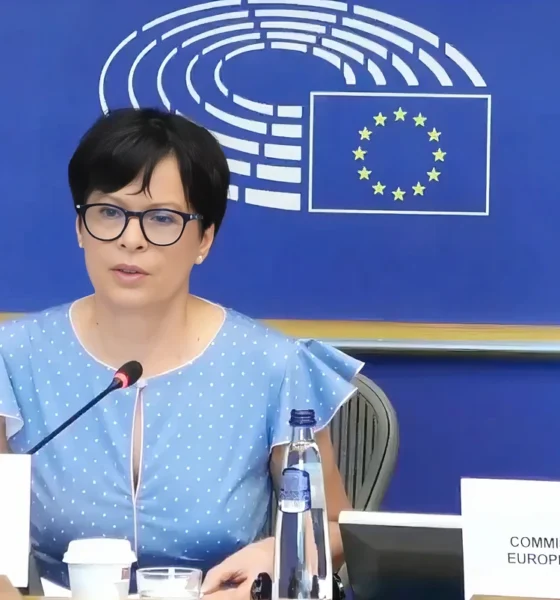 Az uniós bővítési biztos szerint nem maradhat meg pozíciójában az etnikai tisztogatást emlegető szerb miniszter asszony
