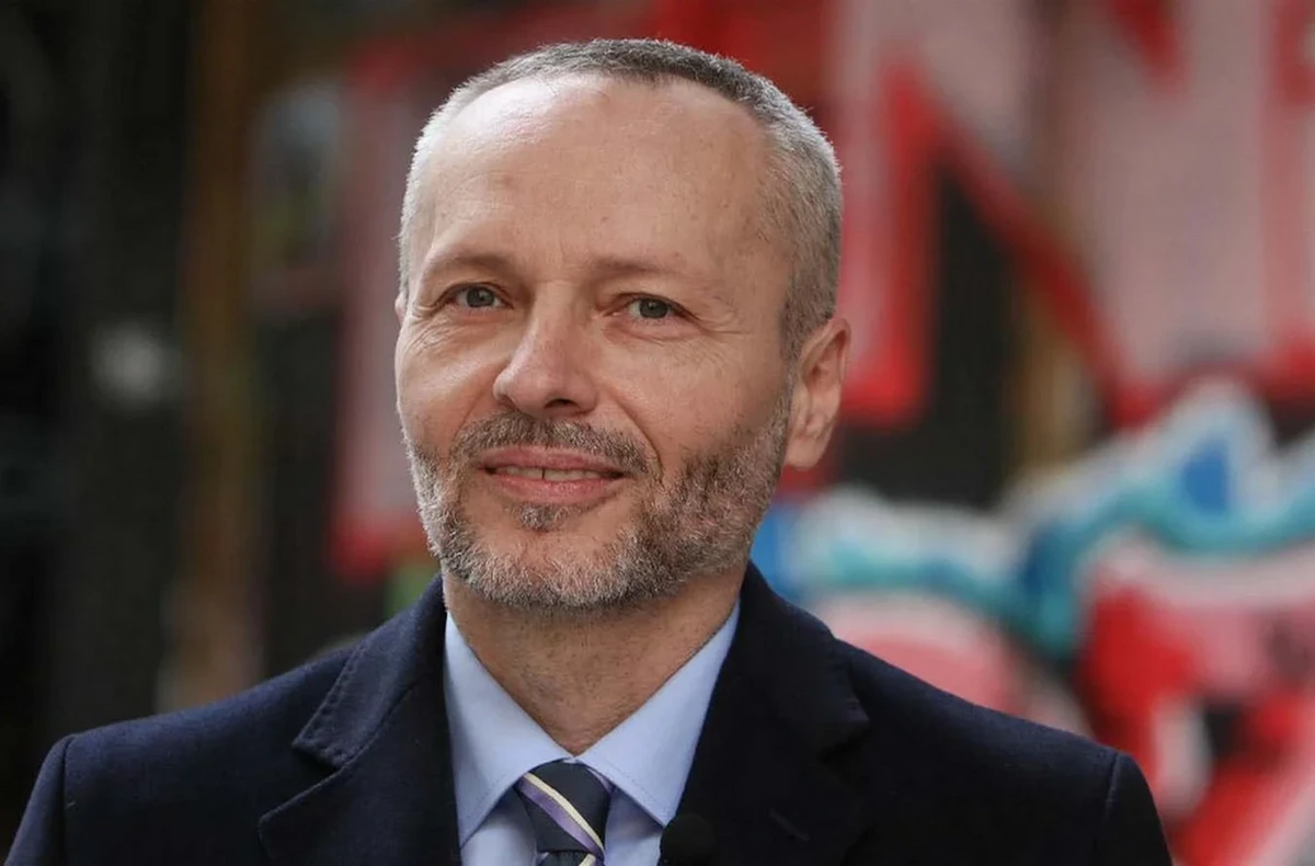 Párton kívüli elnökjelöltet keres a szerb ellenzék is? 5 Nem zárnám ki a független jelöltek megjelenését a közelgő választásokon. különösen azért nem, mert ha megnézzük a diákmozgalmat, ők határozottan ellenzik azokat, akik most aktívak a szerbiai politikában - nyilatkozta Aleksandar Olenik, a Vajdasági Szociáldemokrata Liga elnökségének tagja