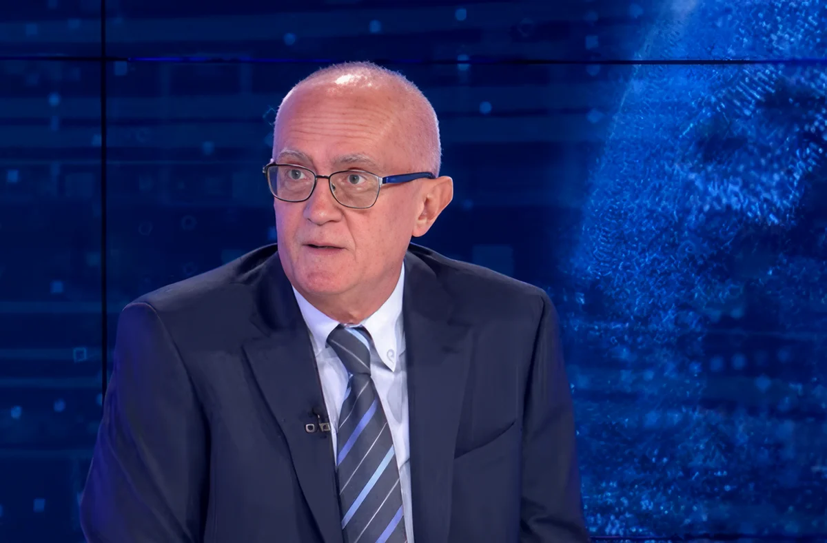 Kisebbségi tag nélkül alakulhat meg a médiatestület 2 "A jelenlegi kormány csak akkor érdeklődik a független testületek iránt, ha azok a függetlenség látszatát keltik, de neki vannak alárendelveí" – Jelentette ki Rodoljub Šabić, aki szeriont a probléma az, hogy hiányzik az akarat arra, hogy a REM a közérdeknek megfelelően és a médiastratégiákkal összhangban működjön
