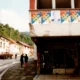Szerb önteltség Srebrenicában a bevonulás után: az üzenet Radovan Karadžić képe alatt: Sikerült, folytatjuk!