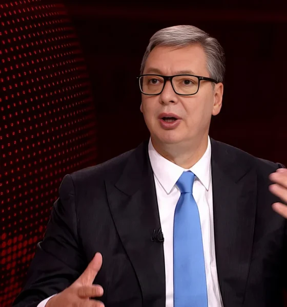 Aleksandar Vučićnak esze ágában sincs, hogy távozzon a hatalomból, most a díszletek átrendezés foglalkoztatja leginkább
