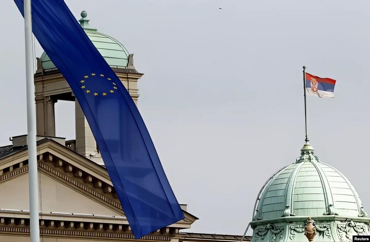 A szerb EU-csatlakozás beleütközött a holland szélmalomba 2 Nem a zászló teszi a csatlakozást (Forrás: Szabad Európa Rádió)