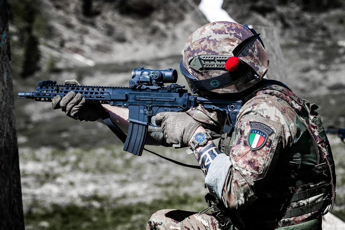 Európai kézbe európai fegyvert? A SAFE-tortáról szól a vita 4 A Beretta részletesebbet ajánlott tett, mint a SIG Sauer. Áprilisi közleményükben konkrétan felsorolták, hogy mit gyártanának Romániában. A kínálat része lehet a Beretta NARP is (Forrás: Wikipedia)