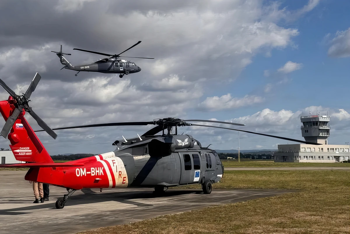 Európai tűzoltók is oltanak a Delibláti-homokpusztán 3 Cseh helikopterek indulnak Szerbiába, hogy segítsenek a kiterjedt erdőtüzek leküzdésében. A legsúlyosabb helyzet a Belgrádtól mintegy 60 km-re keletre fekvő Delibláti-homokpuszta természetvédelmi területen alakult ki. A szerb fél kérésére, az EU polgári védelmi mechanizmusának keretében a Cseh Köztársaság azonnal két légi tűzoltó egységet küld a helyszínre