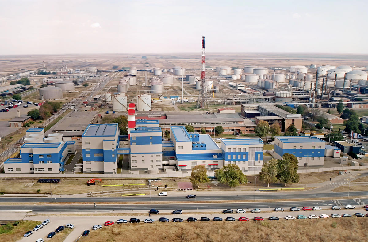 Szerbiában leginkább szénből van az áram, de már zöldülnek 3 A Gazprom szerint az általuk üzemeltett pancsovai CCPP Pancevo Szerbia első környezetbarát kombinált ciklusú erőműve, amelyet rögtön a pancsovai olajfinomító mellett létesítettek. Az erőmű össz‑teljesítménye 189 MW