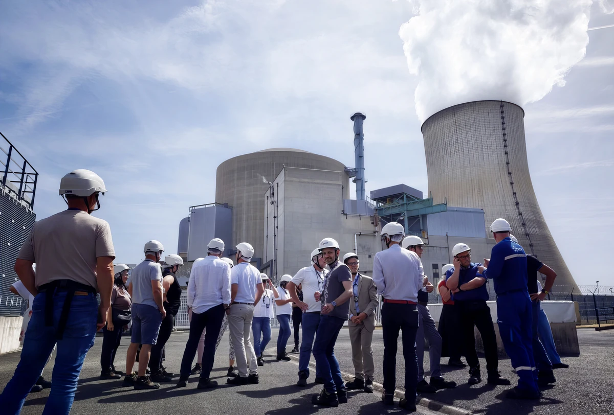 A hőség új értelmet adhat a szlovén atomberuházásnak 4 A szlovéniai Posavje-vidék (Alsó-Száva-völgy) helyi közösségeinek képviselői június közepén atomerőmű-látogatáson jártak FranciaországbanA szakmai tanulmányutat a GEN energiatársaság szervezte, amelynek keretében a Krško és a Posavje térségbeli helyi közösségek képviselői megismerkedtek az atomerőművek különböző hűtőrendszereivel, amelyeket a krškói új atomerőmű (JEK2) tervezése során is vizsgálnak