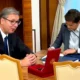 Kész a leltár, mármint tárgyi értelemben, a lemondott szerb elnök már aláírta a listát, a képen éppen azt látjuk, hogy ezt megteszi az utódja is (Forrás: Instagram, Aleksandar Vucic)