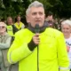 Ilija Srdanović kedden együtt biciklizett a diákokkal, Verbászra érve arra emlékeztetett, hogy tavaly augusztus 12-én a vajdasági kisvárosban a kormányhoz közeli huligánok pirotechnikai eszközökkel támadtak a civilikre, miközben a rendőrség támadtak a tüntetőkre, miközben a rendőrség nem az embereket védte, hanem a Szerb Haladó Párt irodáit és aktivistáit "biztosította". Srdanović azt mondta a verbásziaknak, hogy ezt soha nem szabad elfelejteniük, mert ezért előbb-vagy utóbb felelni fognak az elkövetők, és mi ezt hozzuk el Szerbiába: igazságot mindenkinek!