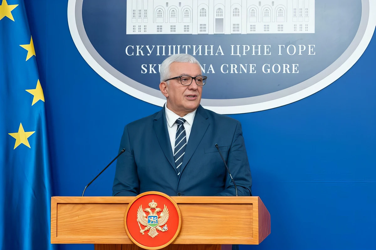 Belefér-e a montenegrói uniós csatlakozásba a szerb származású Andrija Mandić nyilvános részvéttávirata Ratko Mladić családjának, vagy lelassul miatta az uniós csatlakozás?