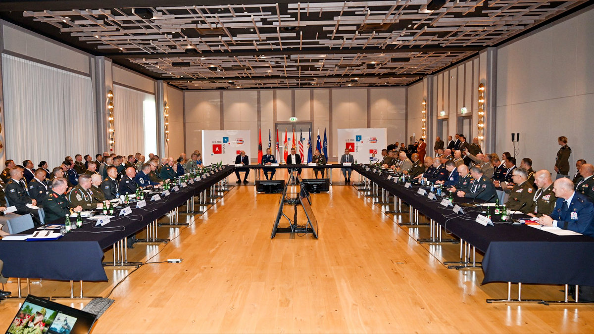 Transzatlanti gyüszmékelés: mi lesz a horvát HIMARS-okkal? 2 Túl sokan voltak, még a képre se nagyon fértek rá (Forrás: X platform)