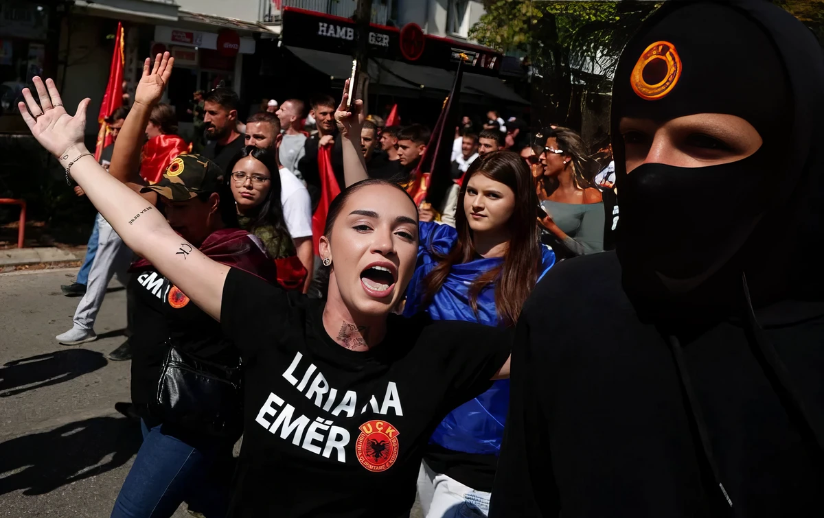 Kurti: Az UÇK vezetőit nem a koszovói nép ítélte el 4 Az UCK létrejötte válasz volt a miloševići időkben elviselhetetlenné vált szerb elnyomásra. A hágai ítélet sérti a koszovói albánok igazságérzetét, és hatalmas "PR-értéke van" azoknak a koszovói albán fiataloknak a körében, akik akkor még nem is éltek