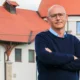 Zsemberi János ott él ma is, ahonnan elindult: Topolyán épített vállalatbirodalmat, futballklubot és akadémiát – vagyonát mintegy 200 millió euróra becsüli