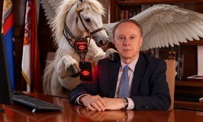 A Pegasus kémszoftver nem kér időpontot a rektori hivatalban, mert kopogtatás nélkül is ott van. Továbbra is fenntartjuk azt a véleményünket, hogy a mobil egy olyan lehallgató készülék, amellyel telefonálni is lehet