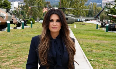 Kimberly Guilfoyle "mélységes megtiszteltetésnek érezte", hogy Trump elnök őt kérte fel az Egyesült Államok görögországi nagykövetének. Az amerikai sajtóban 2024 decemberében felmerült, hogy az idősebb Trump el akarta távolítani a fia környékéről Guilfoyle-t, aki jegyben járt a fiatalabb Trumppal. Ráadásul a történet most különösen pikáns fordulatot vett: Trump október 13-án lemondásra szólította fel Kimberly Guilfoyle-t a nagyköveti posztról