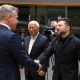 A brüsszeli csúcson a bővítés is szóba került, így Volodmir Zelenszkij is előkerült. Az érkező ukrán elnök szinte mindenkivel összeölelkezett, a csajokkal le is pusziszkodott, a magyar miniszterelnökkel viszont csak szimplán kezet fogott. Mindeközben Splitben a Torcida futballhuligánjai tették haszontalanná magukat