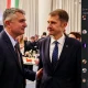 Nulladik típusú találkozások, Ilija Srdanovic, az Egyetemista lista vezetője és Pásztor Bálint a magyar nagykövetségen rendezett fogadáson. Az egyik hozzászóló azt kérdezi, hogy Pásztor két ilyen brutális vereség után sem mond le?