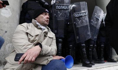 Az erőszak Aleksandar Vučić hatalomra kerülése óta jelen van Szerbiában - állítja Goran Ješić, aki egy héttel a szerbiai választások előtt adott interjűt a zágrábi Večerrnji listnek. Előtte is jelen volt, csak másképp öltött formát, de az aktorok ugyanazok voltak!