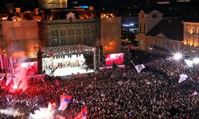 Az újvidéki nagygyűlés, amelyen egyetlen kamera sem volt képes befogni az egész teret az épületek közelsége miatt, de hogy itt nem volt 130 ember, az holtbiztos